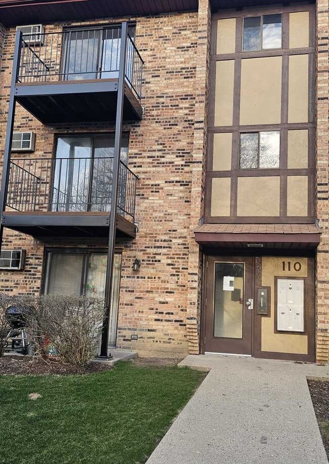 110 Klein Creek Ct in Carol Stream, IL - Building Photo - Building Photo