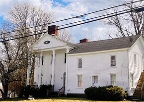 114 E Main St in Morris, NY - Building Photo