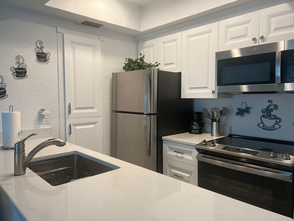 238 Tampa Ave W in Venice, FL - Building Photo