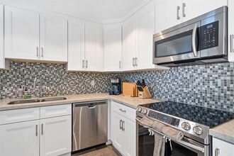 716 NE 17th Rd in Fort Lauderdale, FL - Building Photo - Building Photo