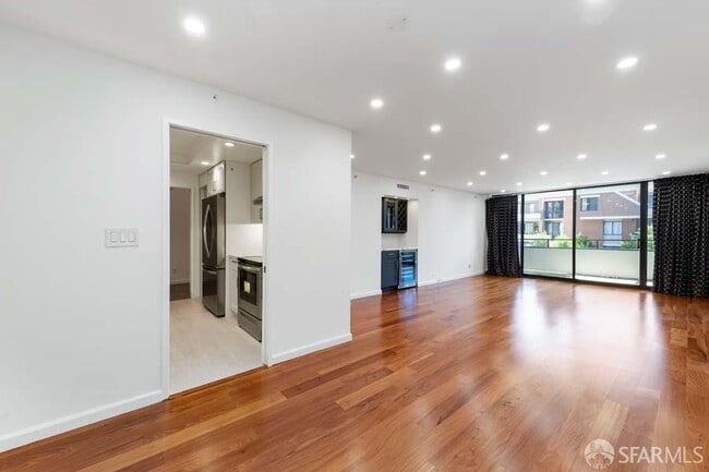 101 Lombard St in San Francisco, CA - Building Photo - Building Photo