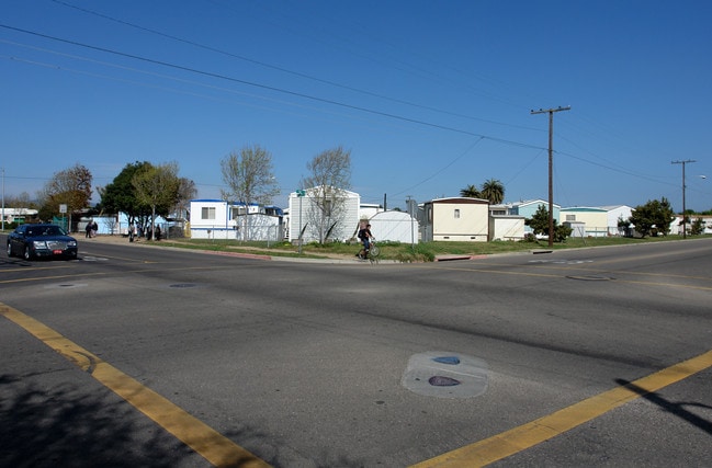 816 N O St in Lompoc, CA - Foto de edificio - Building Photo