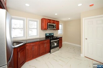 9 Edwin St in Ridgefield Park, NJ - Building Photo - Building Photo