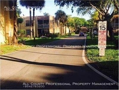 4221 NW 19th St-Unit -296 in Lauderhill, FL - Foto de edificio