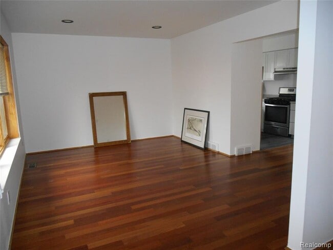 1440 W Elmwood Ave in Clawson, MI - Building Photo - Building Photo