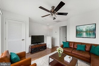 4410 Longfellow St in Hyattsville, MD - Foto de edificio - Building Photo