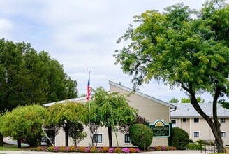 Carriage Hill Apartments in Goshen, NY - Building Photo - Building Photo