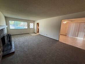 5331 Constellation Way in Sacramento, CA - Building Photo - Building Photo