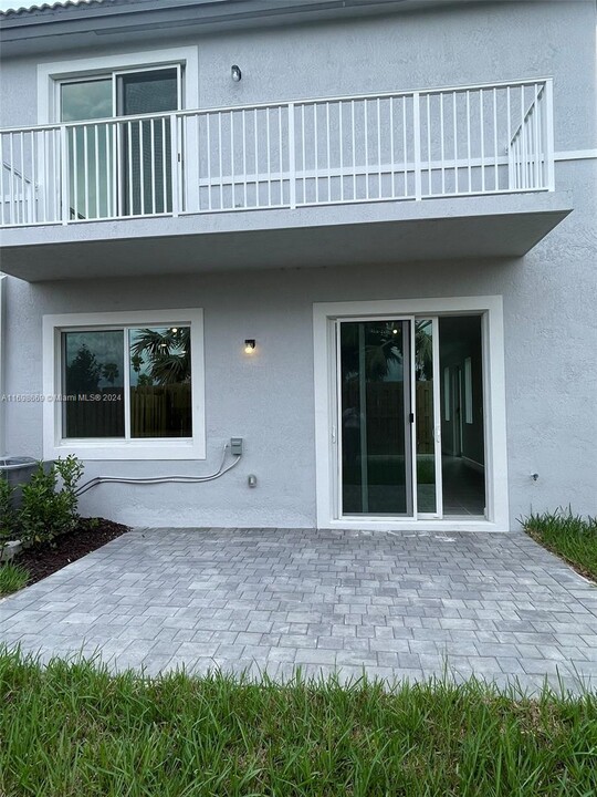 651 SE 13th St Cir in Homestead, FL - Building Photo