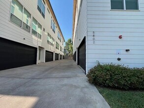5802 Lindell Ave in Dallas, TX - Building Photo - Building Photo