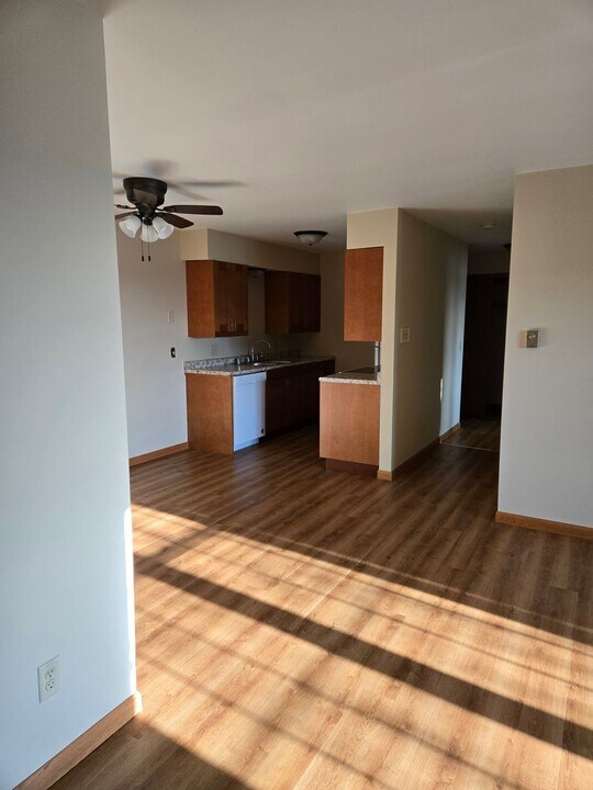 2228 Sylvan Way in West Bend, WI - Building Photo