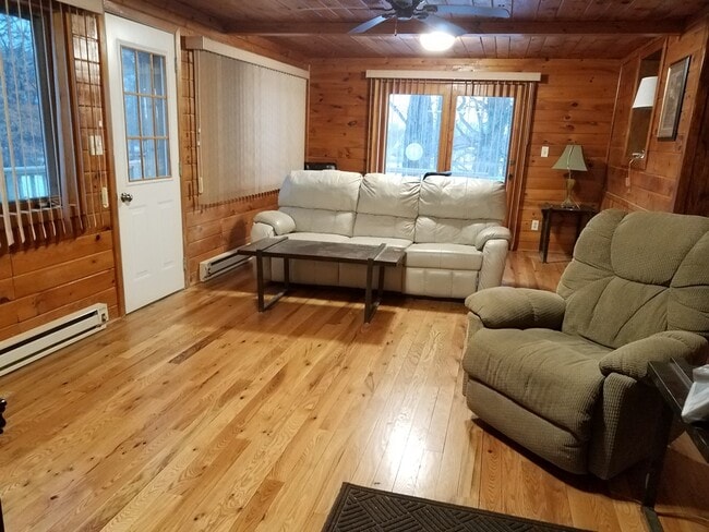 7 Jachim Pl in Rice Lake, WI - Foto de edificio - Building Photo