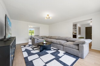 13 Hickory Ave, Unit SI ID1497908P in Niagara-On-The-Lake, ON - Building Photo - Building Photo