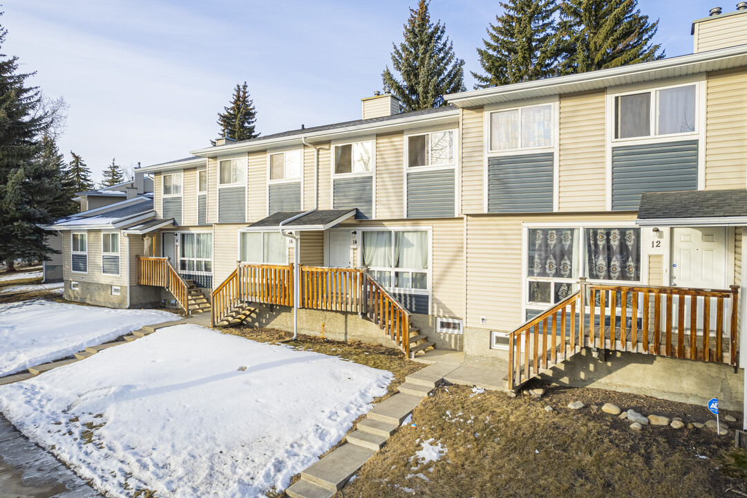 Shawnessy Terrace SW in Calgary, AB - Building Photo