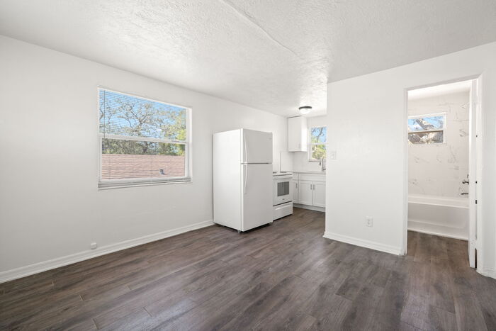 1908 43rd St S in St. Petersburg, FL - Building Photo