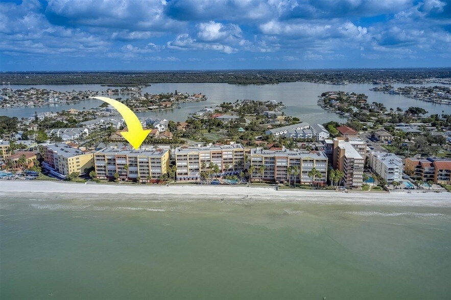 16550 Gulf Blvd, Unit 643 in North Redington Beach, FL - Foto de edificio