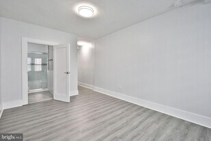 4247 Locust St, Unit 1B-400 in Philadelphia, PA - Building Photo