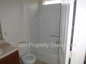 5244 S Via Laguna Blanca in Tucson, AZ - Building Photo - Building Photo