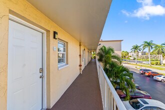 2520 NE 1st Ct in Boynton Beach, FL - Building Photo - Building Photo