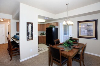 Greystone Apartments in Fresno, CA - Building Photo - Building Photo