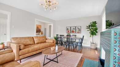 724 S Gramercy Dr in Los Angeles, CA - Building Photo - Building Photo