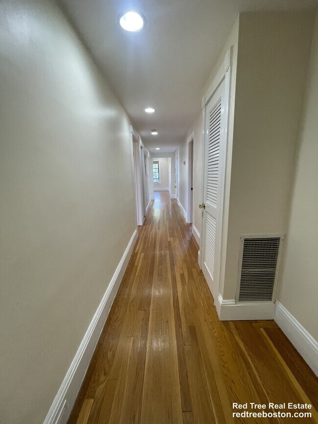 12 Dean Rd, Unit 3A in Brookline, MA - Building Photo - Building Photo