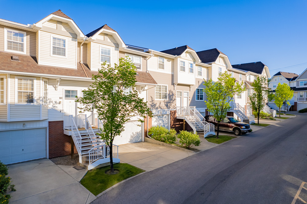 Tuscany Springs Garden in Calgary, AB - Building Photo