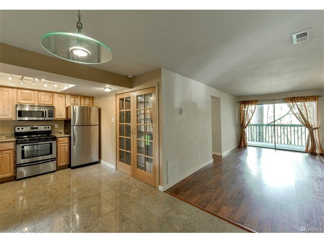 10819 NE 37th Pl-Unit -#109 in Bellevue, WA - Building Photo - Building Photo