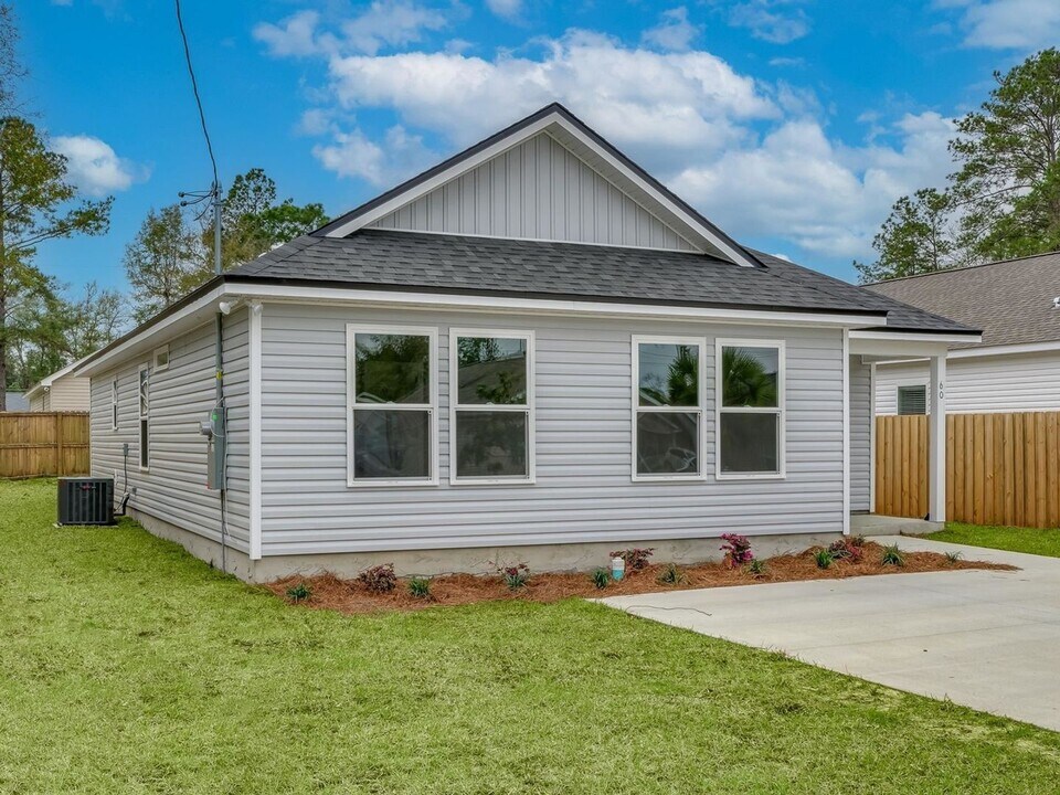 147 Broken Bow Trail in Crawfordville, FL - Building Photo