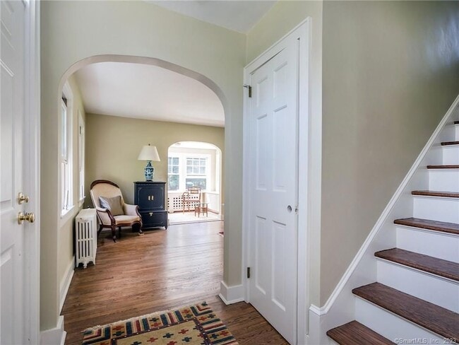 33 Washington Ave in Woodbury, CT - Foto de edificio - Building Photo