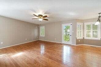 10123 New Scotland Dr in Fredericksburg, VA - Foto de edificio - Building Photo