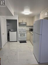 826 Winterton Way in Mississauga, ON - Building Photo - Building Photo