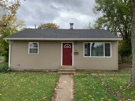 709 Flintridge Dr in Fairborn, OH - Building Photo