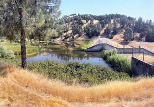 2960 Peach Way in Clearlake Oaks, CA - Building Photo - Building Photo