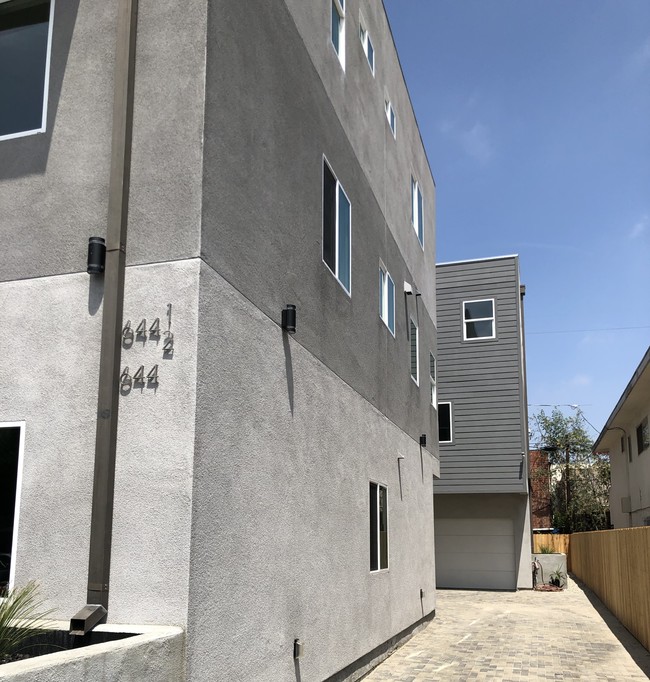 644 N Manhattan Pl in Los Angeles, CA - Building Photo - Building Photo