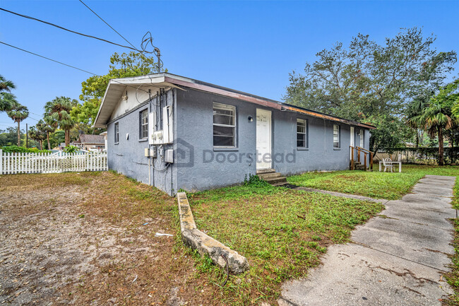 8214 N 12th St, Unit Apt A in Tampa, FL - Building Photo - Building Photo