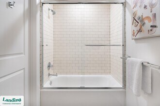 933 McGee St, Unit 2-432 in Kansas City, MO - Building Photo - Building Photo