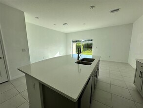 2416 Paravane Wy in Wesley Chapel, FL - Building Photo - Building Photo