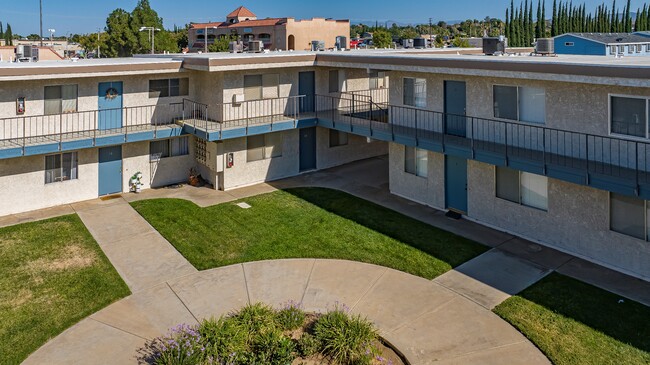 Desert Rose Apartments in Lancaster, CA - Building Photo - Building Photo