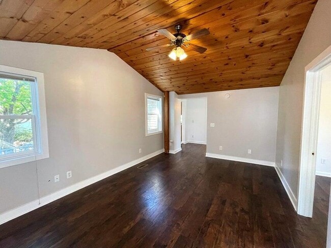 property at 212 E Washington St