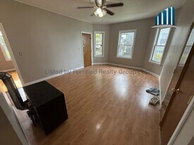 70 Melville St in Fall River, MA - Building Photo