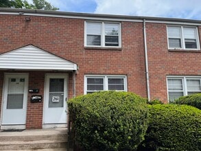 4 Saint Regis St in East Hartford, CT - Building Photo - Building Photo