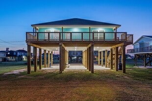 305 Jettyview Rd in Surfside Beach, TX - Building Photo