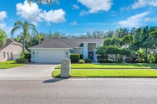 4008 Eagles Nest Dr in Valrico, FL - Building Photo
