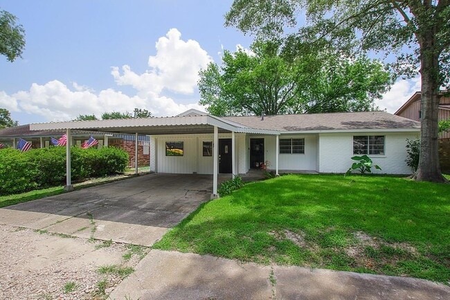 4205 Ember Ln in Deer Park, TX - Building Photo - Building Photo