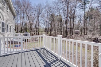 22 Circle Dr in Litchfield, NH - Building Photo - Building Photo