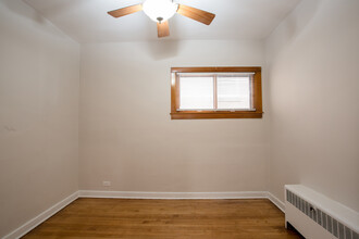 2440 W Cuyler Ave in Chicago, IL - Building Photo - Building Photo