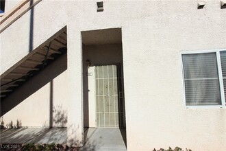 2100 Black Island St in Las Vegas, NV - Building Photo - Building Photo