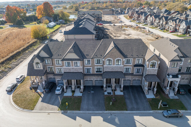 12 Morrison Cres in Whitby, ON - Building Photo - Primary Photo