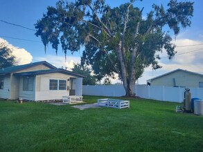 4204 Deeson Rd in Lakeland, FL - Foto de edificio - Building Photo